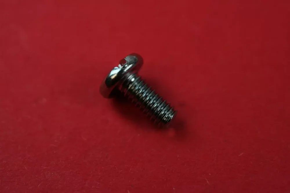 Solange Der Vorrat Reicht Schraube für Nähfuss M3,5x10mm für Elna 683 686