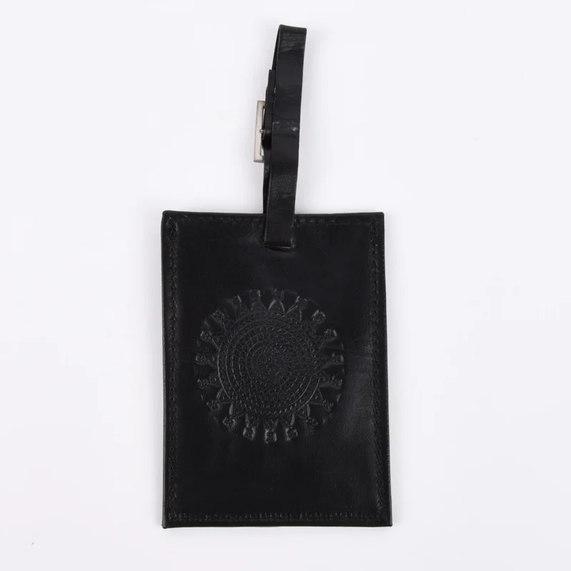 Zertifiziert Gepäckanhänger mit Mandalaprägung Leder schwarz 11,5x8cm
