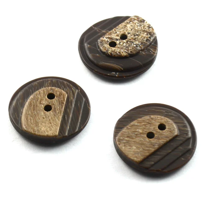 Rabatt Modeknopf mit stufenförmigen Erhöhungen 23 mm braun von Dill